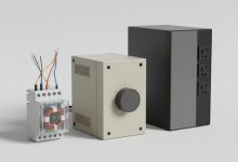 Защита техники от скачков напряжения: сравниваем реле, стабилизаторы и ИБП